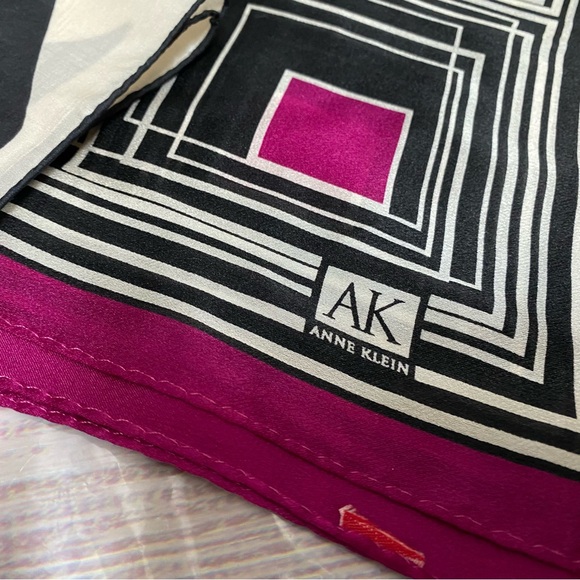 Lot of 3 Vintage Square Scarves; 2 Vera Neumann, 1 Anne Klein. - Picture 3 of 9